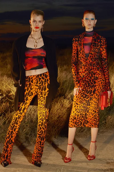 Look 16